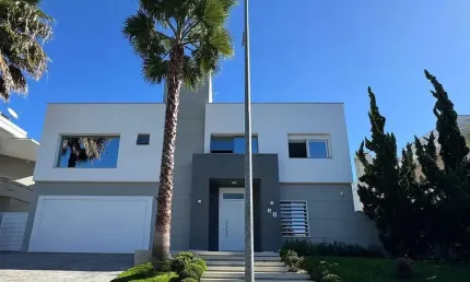 Casa com 2 suítes e espaço gourmet em Jurerê Internacional, Florianópolis
