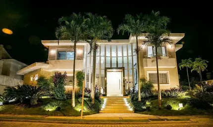 Casa com 4 suítes e piscina à venda em Jurerê Internacional, Florianópolis