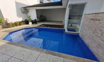 Freguesia-Casa triplex à venda 3 quartos sendo 3 suítes, 194 m², 2 vagas, jardim