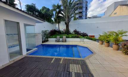 Freguesia-Casa triplex à venda 3 quartos sendo 3 suítes, 194 m², 2 vagas, jardim