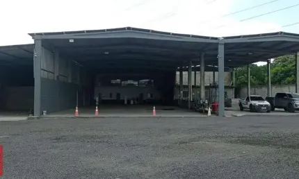 Galpão para Locação em Dias D`Ávila, Centro, 2 banheiros, 10 vagas