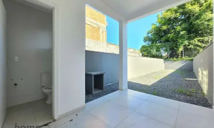 Sobrado Geminado à venda, 3 quartos, 1 suíte, 2 vagas, Iririú - Joinville/SC