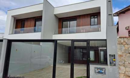 Sobrado Geminado Alto Padrão Novo com 3 Suítes e Escritório à Venda no Saguaçú – De R$1.380.000,00 por R$1.299.000,00 - Por tempo Limitado!!!