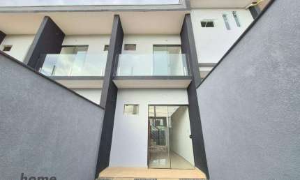 Sobrado Geminado à venda, 2 quartos, 2 suítes, 1 vaga, Petrópolis - Joinville/SC