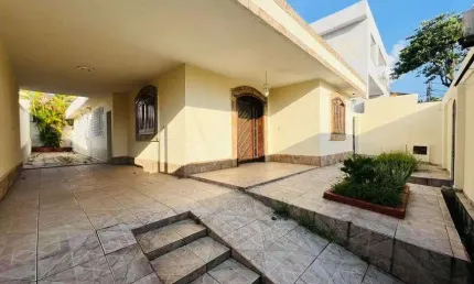 Casa Linear com 4 Quartos 1 Suite e 4 vagas no Bairro itapoa