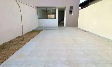 Casa individual - 3 qt. - 01 suíte - 04 vg. - R$ 705K