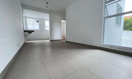 Apartamento com 2 qt. - 1 suíte - 2 vg. - Elevador - $328K