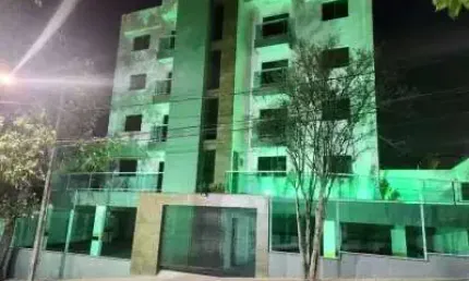 Area privativa com aprox. 140m² - 2quartos, suíte, varanda 2 vagas cobertas