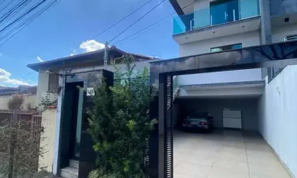Casa Triplex Geminada de Alto Padrão - 03 qts. - 01 suíte - 04 vagas - R$895K