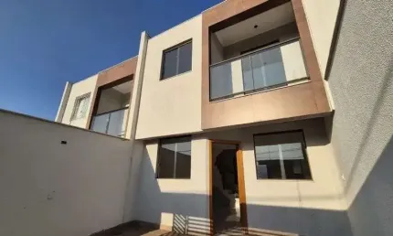 Casa Individual Duplex - 03 qts.- 01 suíte - 02 vgs. - R$ 685K