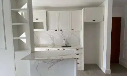 Apartamento com 2 dormitórios para alugar, 51 m² por R$ 2.530,00/mês - Espinheiros - Itajaí/SC