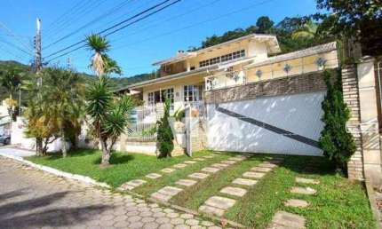 Casa com 3 dormitórios sendo 2 demi suítes e 1 suíte totalmente mobiliada e equipada à venda, 212 m² por R$ 1.600.000 - Ressacada - Itajaí/SC
