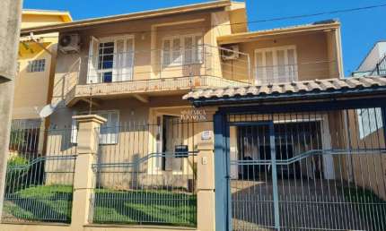 Sobrado com 4 dormitórios, 175 m2 privativos, sacadas, 3 vagas, espaço gourmet, academia, piscina. Localização privilegiada.