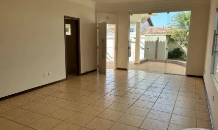 Casa com 3 quartos à venda na Rua Wady Butara, Jardim São Domingos, Marília por R$ 675.000