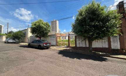 Terreno à venda na Rua Doutor Gabriel Monteiro da Silva, Centro, Marília por R$ 260.000