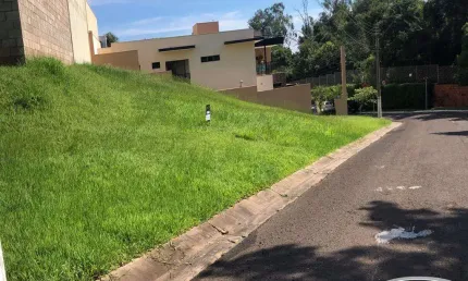 Casa em condomínio fechado à venda na Rua Santa Helena, Jardim Alvorada, Marília por R$ 400.000
