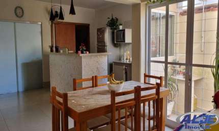 Casa com 3 quartos à venda na Avenida Cascata, Jardim Maria Izabel, Marília por R$ 1.000.000