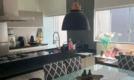 Casa com 3 quartos à venda na Rua José Bonifácio, Jardim Cristo Rei, Marília, 142 m2 por R$ 580.000