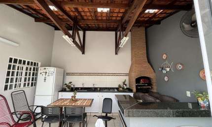 Casa com 3 quartos à venda na Rua Coronel Siqueira Reis, Jardim Estoril, Marília, 290 m2 por R$ 820.000