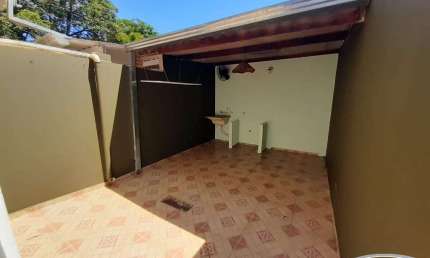 Casa com 2 quartos à venda na Avenida Doutor Hélio Gomes Gouveia, Parque Cecap Aeroporto, Marília, 70 m2 por R$ 350.000