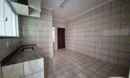 Casa com 2 quartos à venda na Rua Bartolomeu Lopes Vilharrubia, Jardim Lavínia, Marília, 90 m2 por R$ 280.000