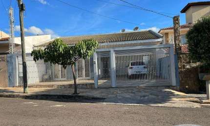 Casa com 3 quartos à venda na Rua Antônio Bonato, Jardim Ohara, Marília, 200 m2 por R$ 599.000