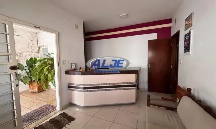 Casa com 4 quartos à venda na Rua Campos Salles, Centro, Marília por R$ 600.000