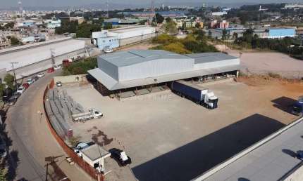 Casa comercial à venda no Cinco, Contagem 