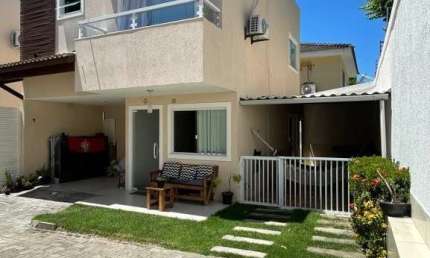 Casa em condomínio fechado com 3 quartos para alugar na Rua Priscila B Dutra, 1, Buraquinho, Lauro de Freitas por R$ 4.500