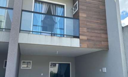 Lindo geminado no Saguaçú  com 4 quartos- Joinville