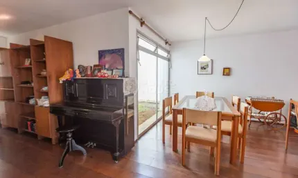 Casa à venda no bairro Jardim da Saúde , com 6 dormitórios, 1 suíte, 4 vagas