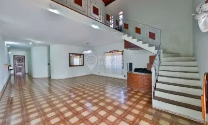 Casa à Venda no bairro Vila Mariana, 4 Dormitórios, 4 Vagas, Junto Metrô, 327 m²