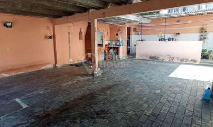 Sobrado à venda na Saúde, 04 dormitórios, 01 suíte, 04 vagas