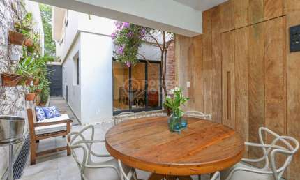 Casa à Venda Planalto Paulista, 2 Suítes, 2 Vagas e Espaço Gourmet, Impecável