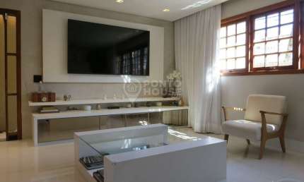 Casa à Venda no Planalto Paulista, 3 Dormitórios, 4 Vagas, Moderna e Clean
