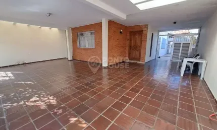 Casa à Venda Planalto Paulista 3 Dormitórios, 6 Vagas, Amplo Quintal, 10 x 43