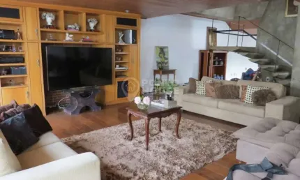 Casa à Venda no bairro Planalto Paulista 4 Dormitórios, 8 Vagas, 10 x 50, Vaga