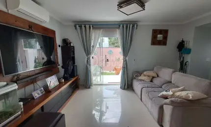 Casa à Venda no bairro Planalto Paulista, 3 Dormitórios, 4 Vagas, Ensolarada