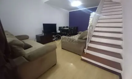 Sobrado à venda na Saúde 2 dormitórios com varanda, 1 vaga e churrasqueira