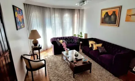 Sobrado no Jardim Aeroporto de 207m² com 3 dormitórios, 4 vagas, quintal