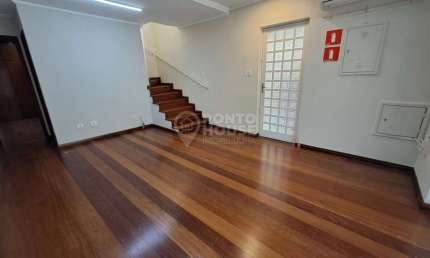 Casa à Venda em Moema, 3 Dormitórios, 2 Vagas, Em Ótimo Estado de Conservação.