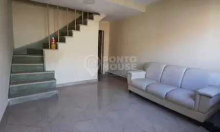Sobrado à venda na Vila Gumercindo 2 dormitórios, 1 vaga de garagem