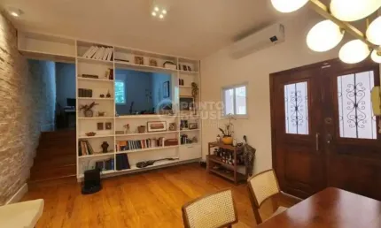 Casa térrea à venda no bairro Vila Mariana 2 dormitórios, 2 banheiros e 1 vaga
