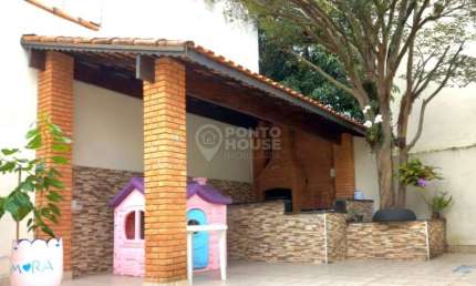 Casa Assobradada de 229m² com 3 dormitórios , 1 suite , churrasqueira , quintal