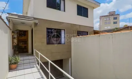Sobrado à venda ou locação no bairro Vila Gumercindo com 3 suítes e 7 vagas