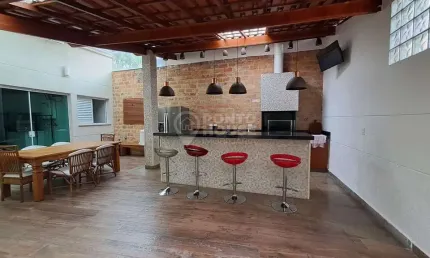 Casa à Venda Planalto Paulista, 3 Suítes, 4 Vagas + Amplo Espaço Gourmet, Vaga