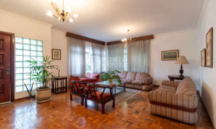 Casa à venda no bairro Planalto Paulista, 3 Dormitórios, 4 Vagas, Amplo Quintal