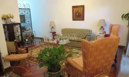 Casa à Venda no bairro Planalto Paulista 3 Dormitórios, 3 Vagas, Próximo Sírio