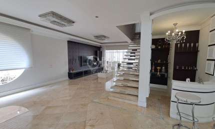Casa à Venda no bairro Jardim da Saúde 3 Suítes, 3 Vagas, Piscina, Permuta
