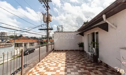 Casa térrea, raridade, reformada, 4 dormitórios, 2 suítes e 2 vagas no Ipiranga